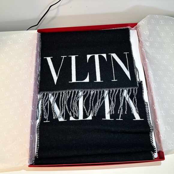 Valentino Garavani - Picture 5 of 16